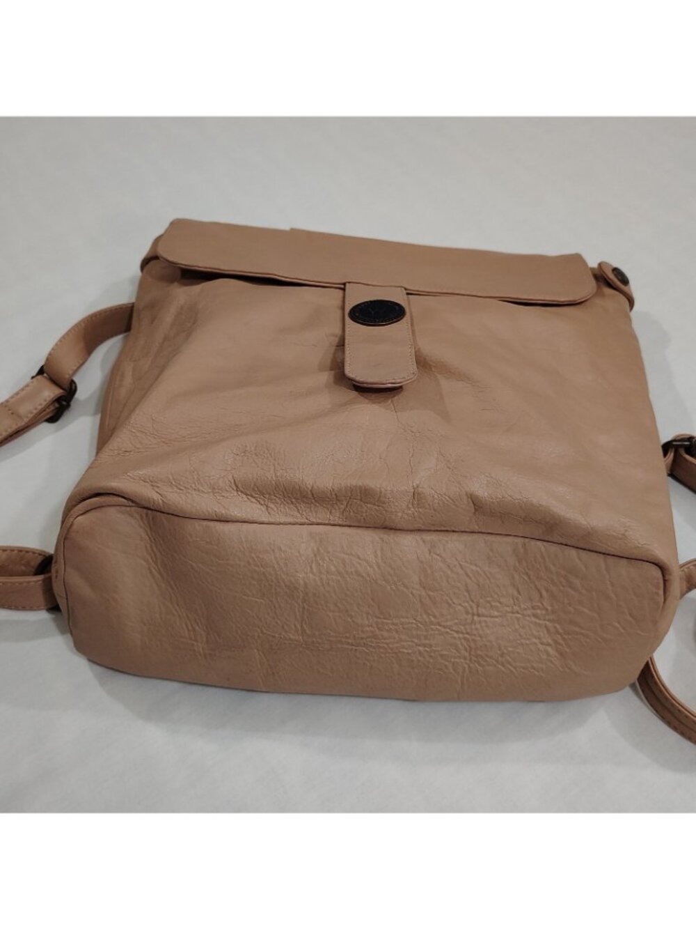 Wanderers Travel Co The Bondi Backpack Full Grain Leather Blush Magnetic Closure - Picture 7 of 16